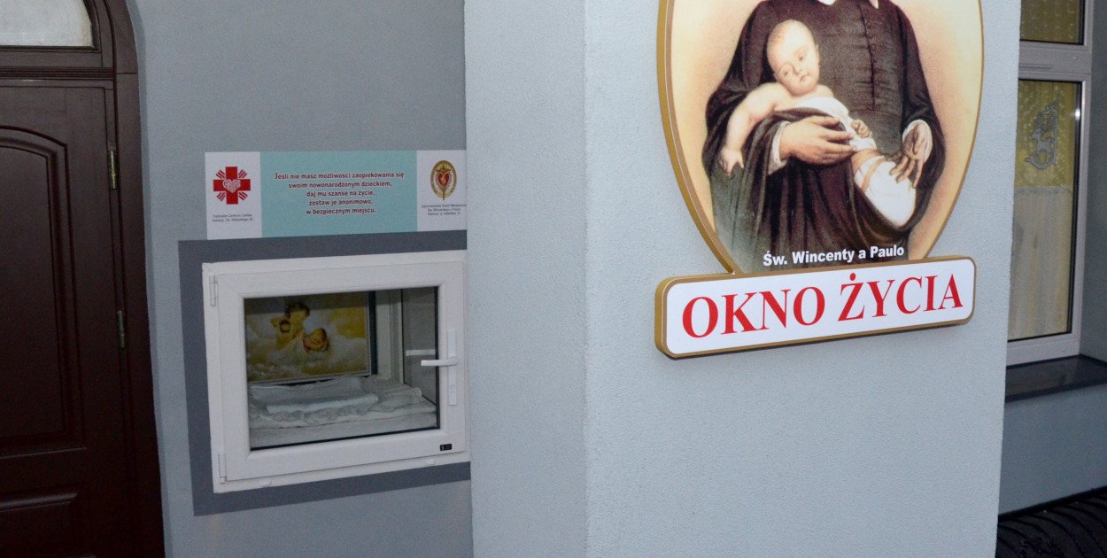 Kilkudniowy chłopiec znaleziony w Oknie Życia w Kartuzach