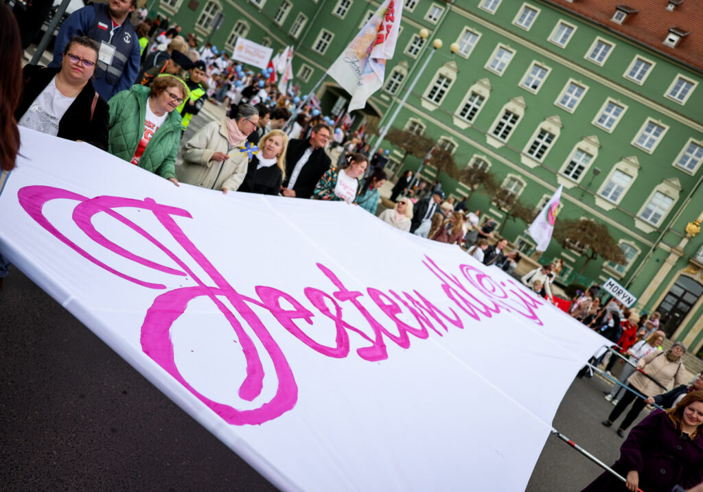 Kilka tysięcy osób przeszło ulicami Szczecina podczas 22. Szczecińskiego Marszu dla Życia pod hasłem „JESTEM DLA CIEBIE”