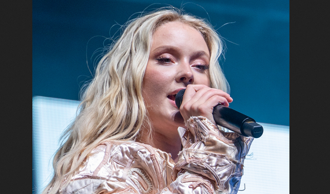 Piosenkarka popu Zara Larsson po wyśmiewaniu się z aborcji straciła 3 miliony dolarów na skutek zerwania kontraktu reklamowego