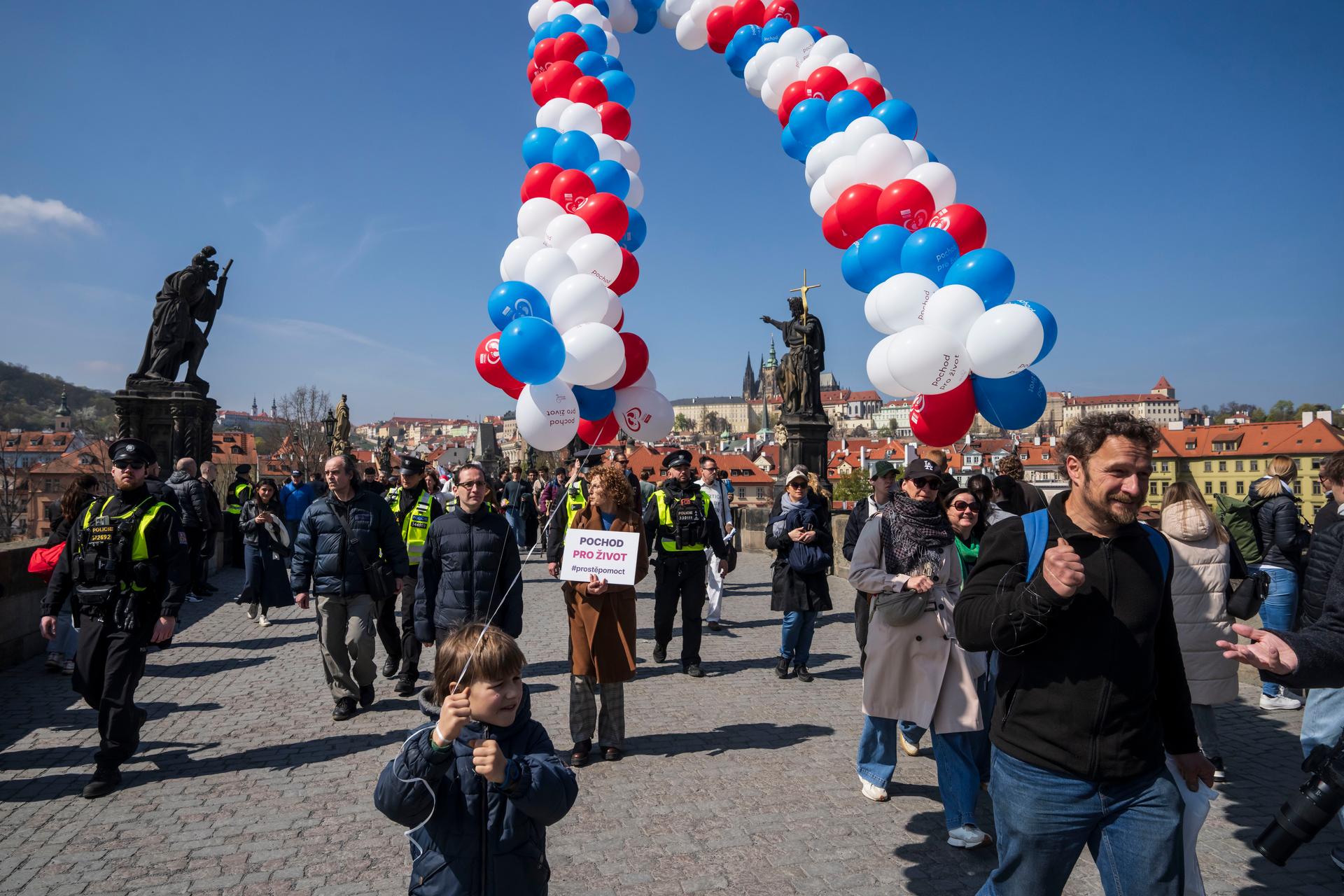 Tysiące demonstrantów na Marszu dla Życia w Pradze domagało się zwiększenia wsparcia dla kobiet w ciąży
