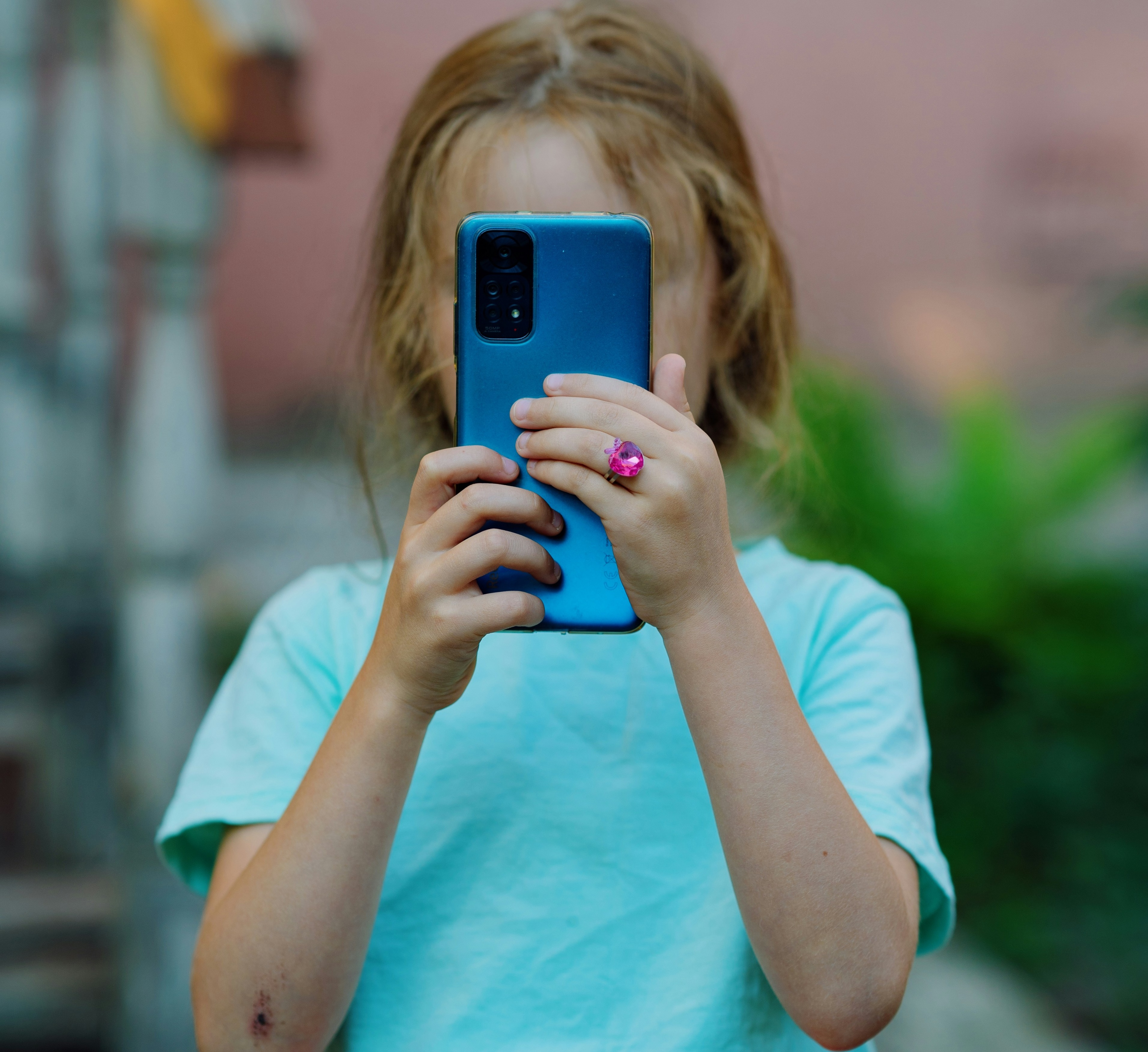 B. Białecka o zakazie telefonów w szkołach: Kiedy nie ma telefonów, dzieci zaczynają ze sobą rozmawiać, przestają się bać nawzajem siebie
